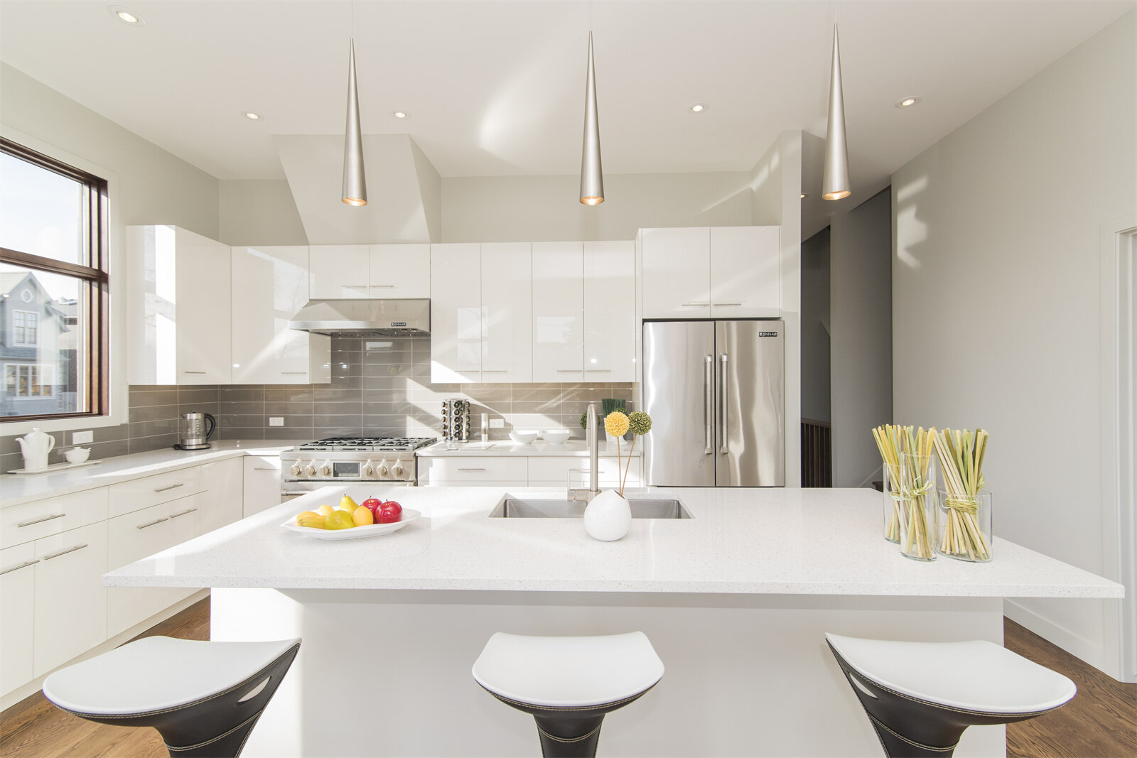 Budget-Friendly Ways to Incorporate Clamshell Quartz Countertops into Kitchen